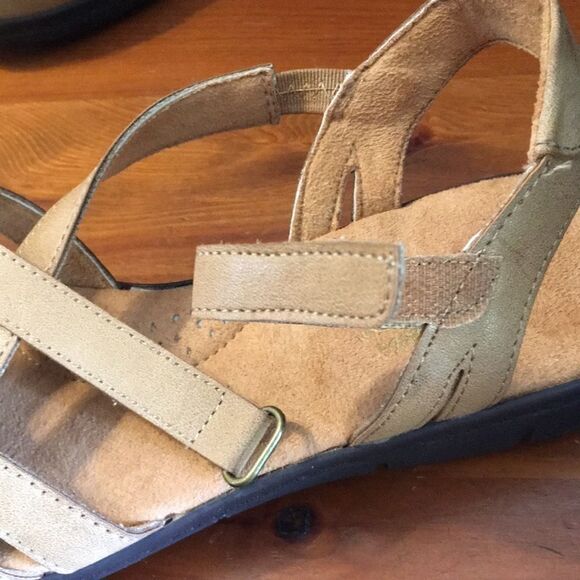 Easy Street Comfort Shoes - Women's Size 6 - Preowned, Excellent Condition - Picture 4 of 10